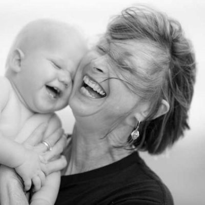 Abuelos que cuidan del bebé: Diálogo y consenso